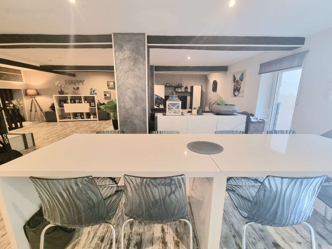 Maison à VIC-SUR-SEILLE