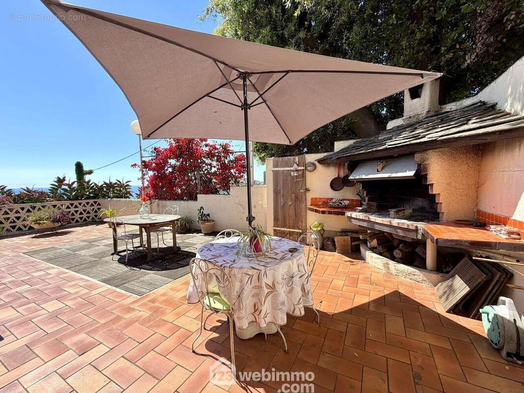 ...Mais aussi sur une extraordinaire terrasse de 80m2 - Maison à SAN-MARTINO-DI-LOTA