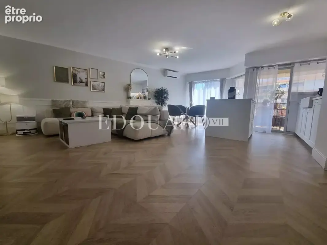 En exclusivité splendide quatre pièces traversant, entièrement rénové avec terrasse et garage - photo 3