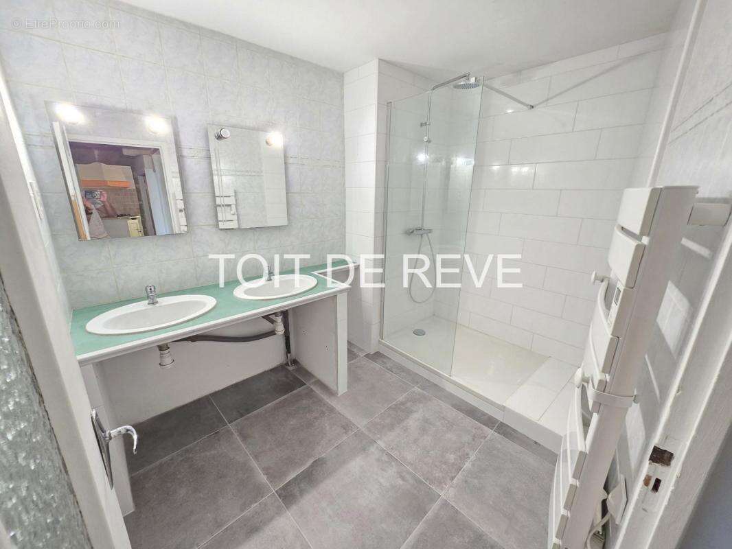 Immeuble proche Uzès : 334m2 divisés en 4 appartements + cours intérieure de 170m2 - photo 9