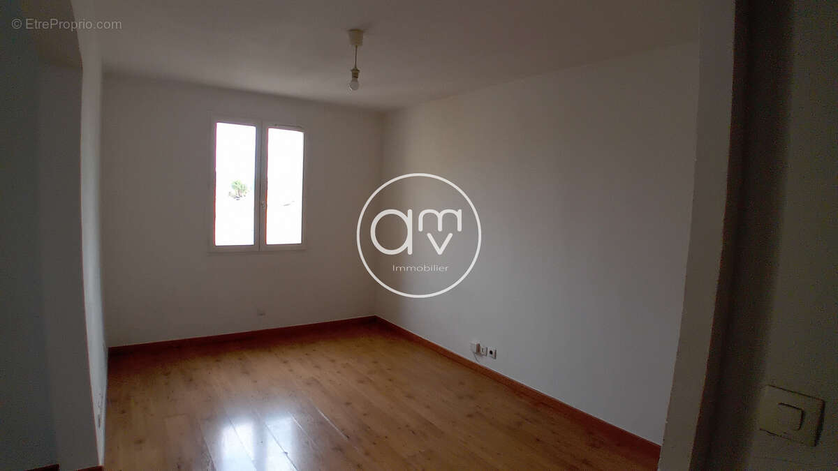 Appartement à LA CRAU