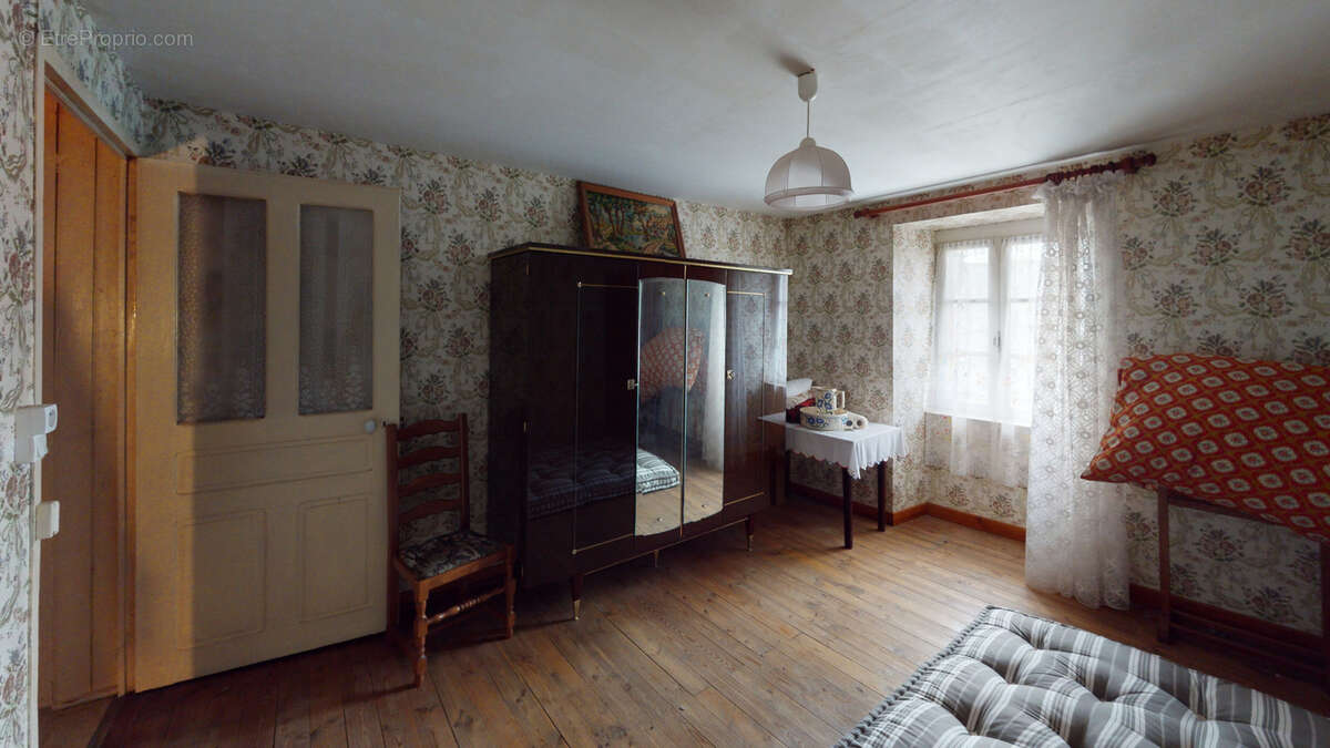 Maison à LUC-LA-PRIMAUBE