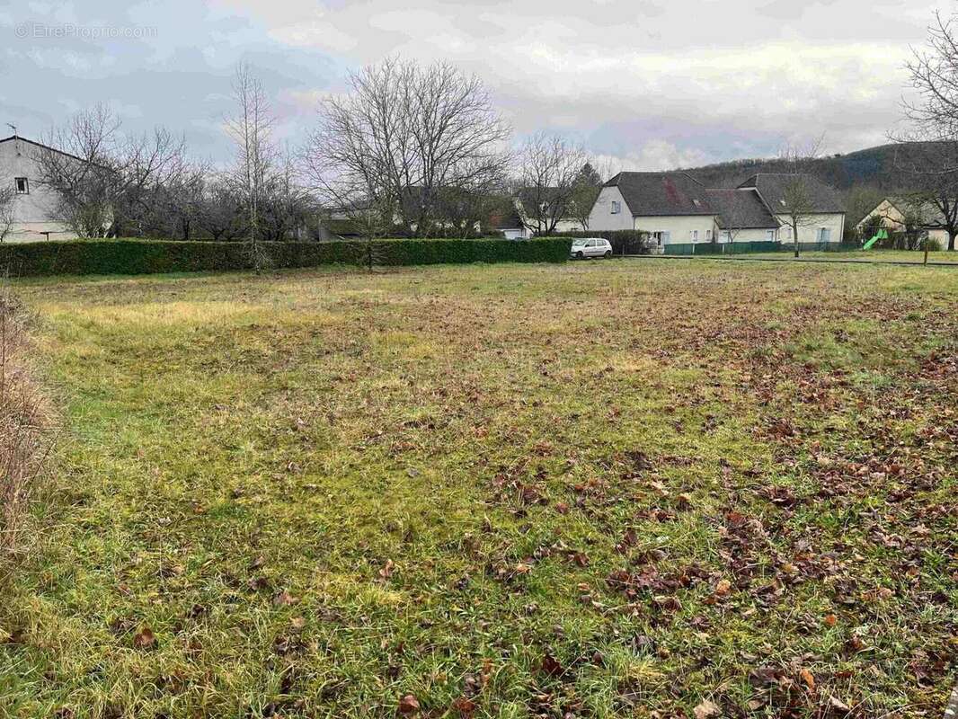 Terrain à MEYRONNE