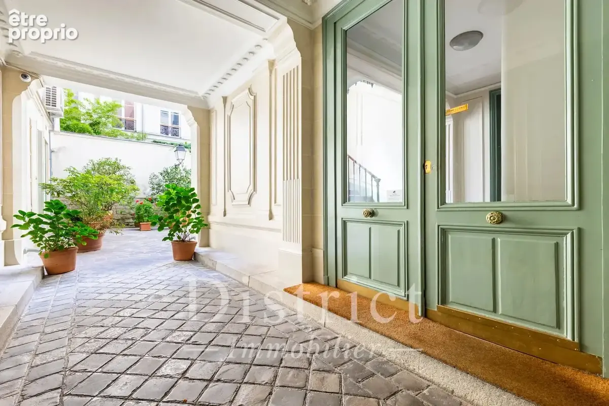 Exclusivité. Av.Friedland. Chambre de service de 11m². Ascenseur. - photo 6