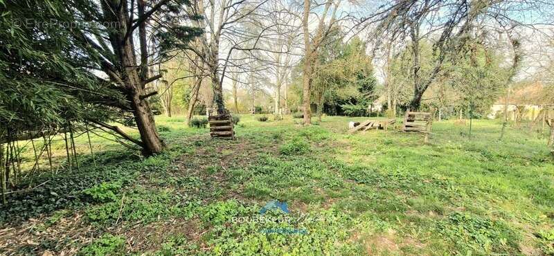 Terrain à SAINT-AGNE