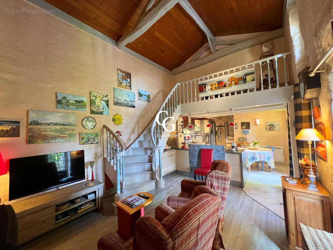 Maison à LES LANDES-GENUSSON