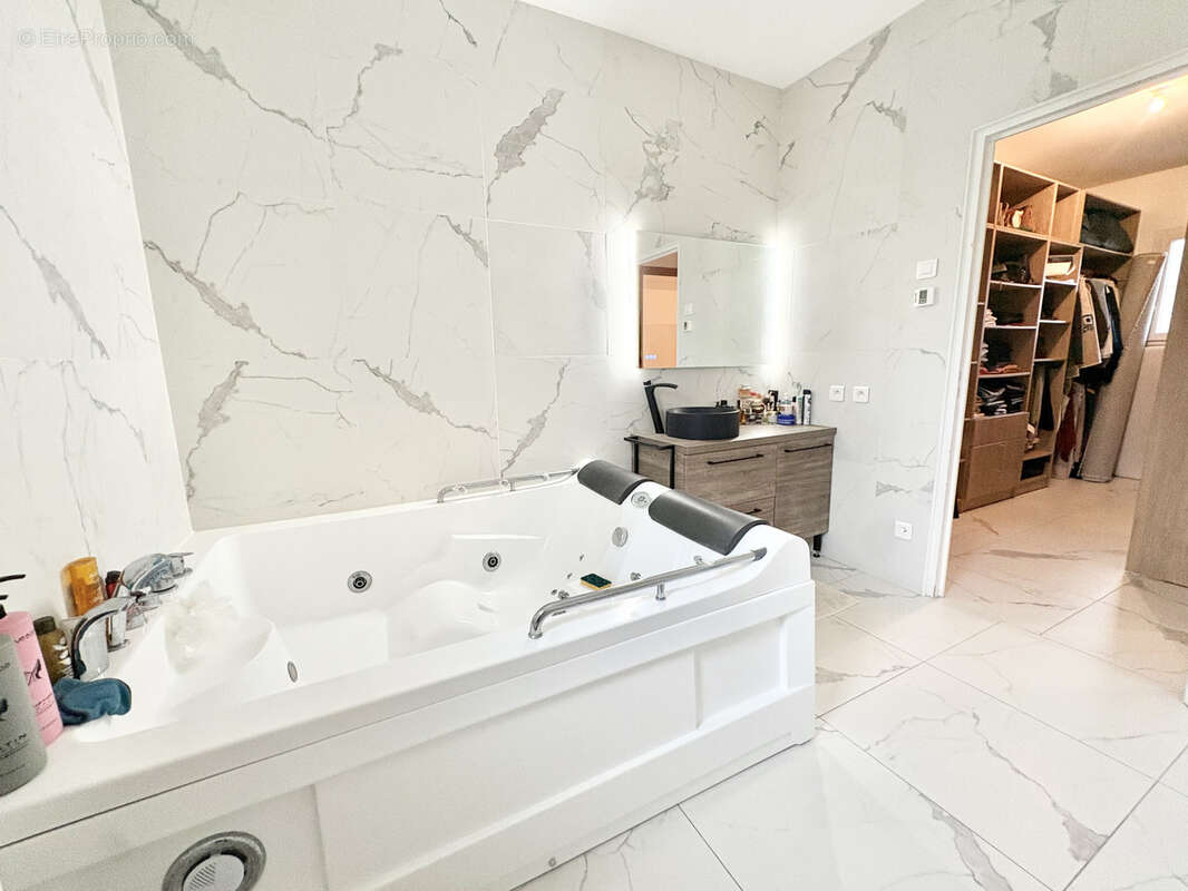 Maison à TERRASSON-LAVILLEDIEU