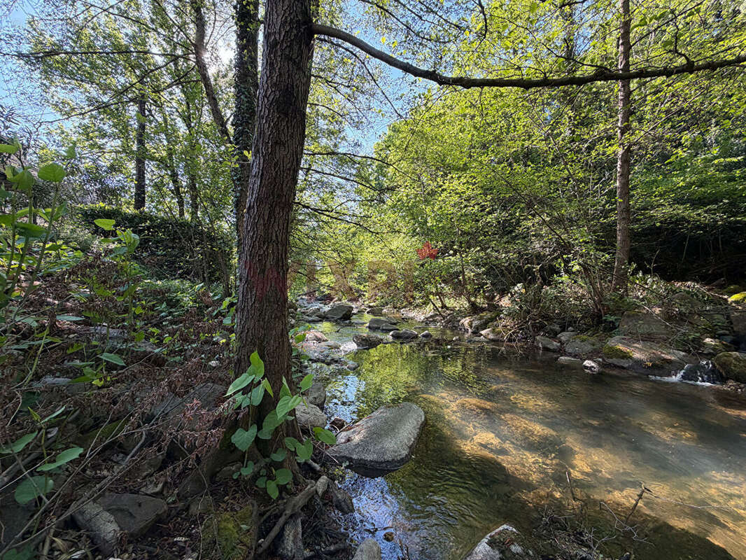 Maison à CHARMES-SUR-RHONE