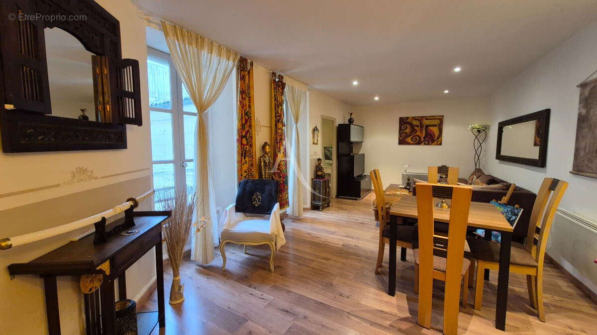 Appartement à SAINTES