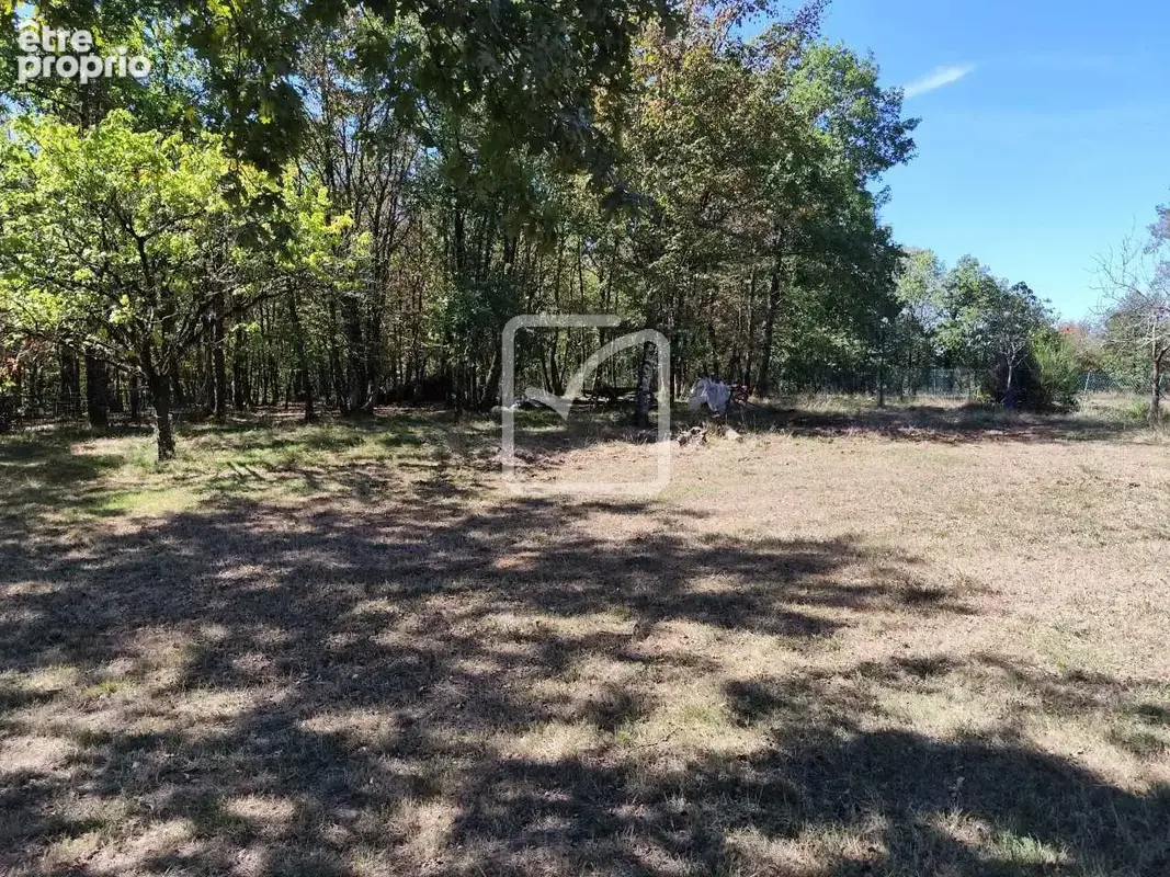 Découvrez ce terrain d'environ 1 hectare avec partie constructible - photo 2