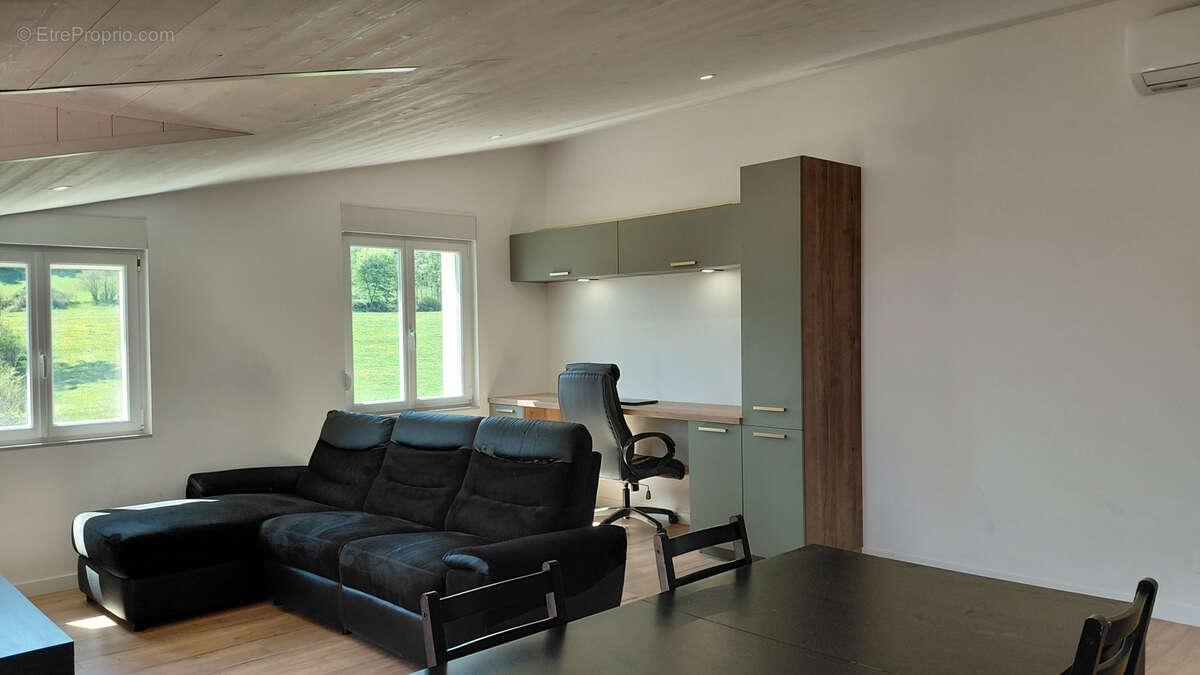 Appartement à ORCHAMPS-VENNES
