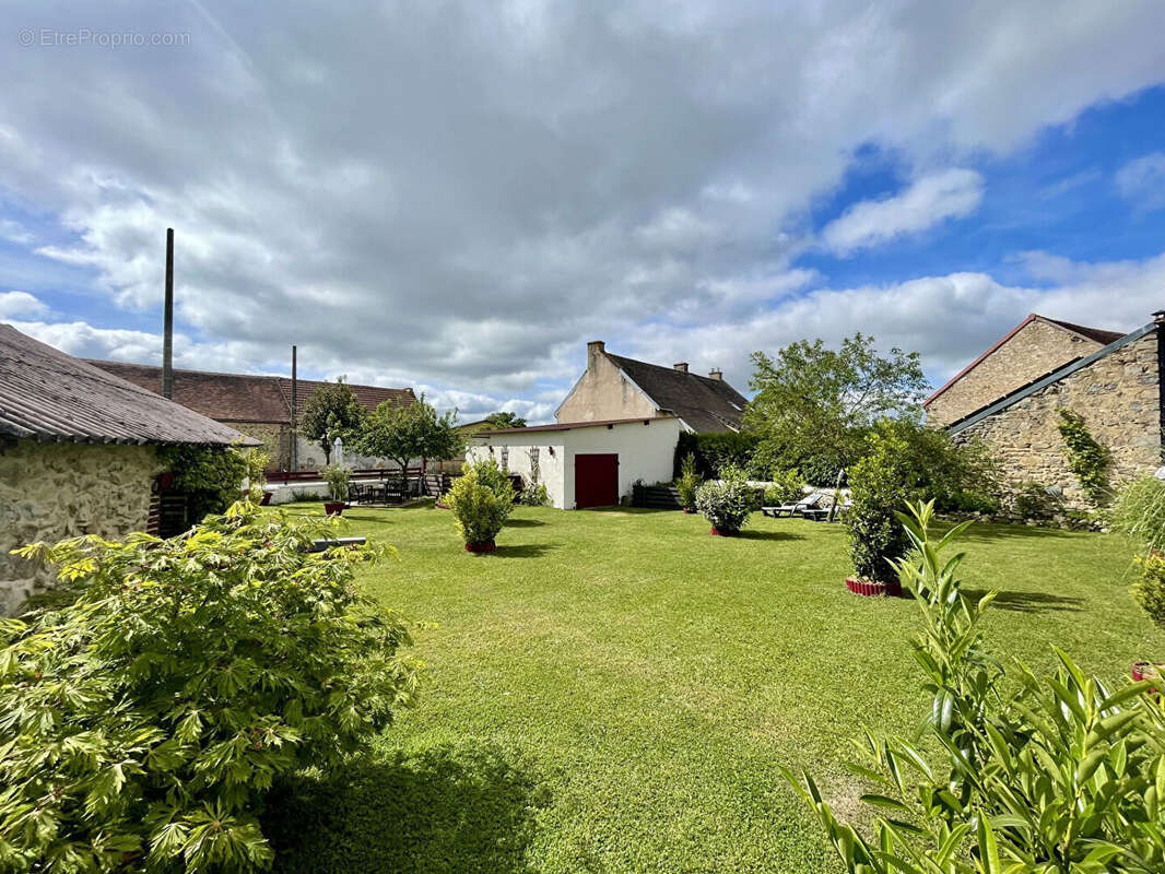 Immeuble 547 m2 - photo 2