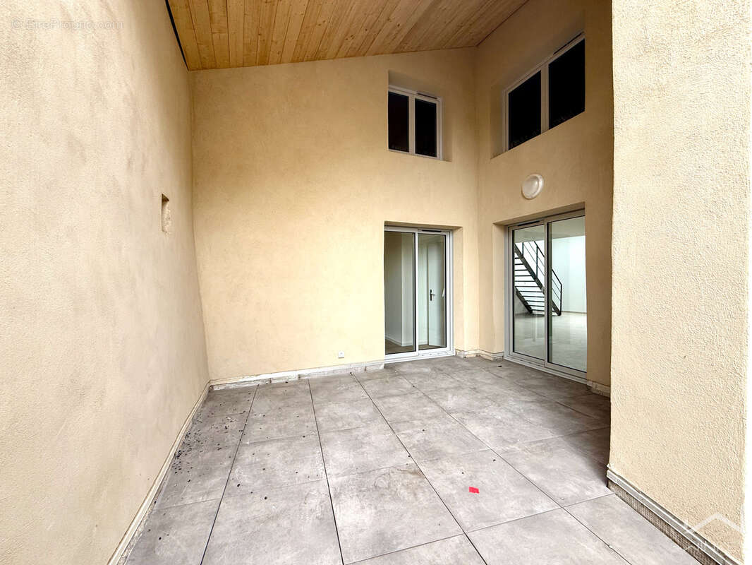 Appartement à SUZE-LA-ROUSSE