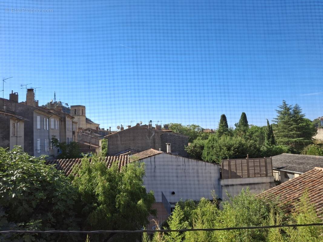 Appartement à ROQUEVAIRE