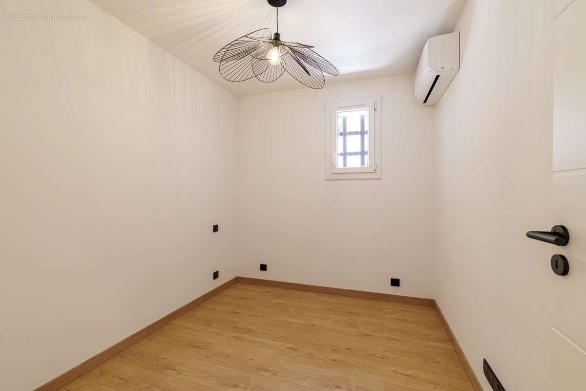 Appartement à SAINT-LAURENT-DU-VAR