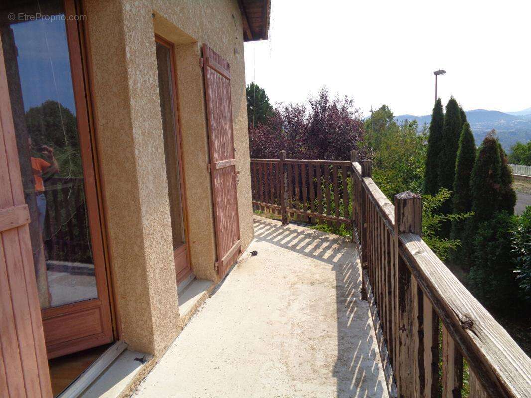 Coubon(43), maison de 240 m2 habitables, 4 chambres sur 1440 m2 de terrain - photo 8