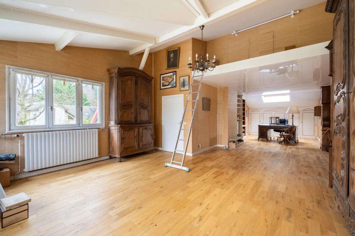 Maison à DAMPIERRE-EN-YVELINES