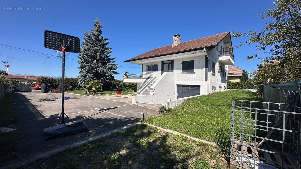 Maison à VETRAZ-MONTHOUX