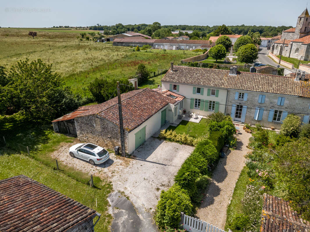 Maison à LES ESSARDS