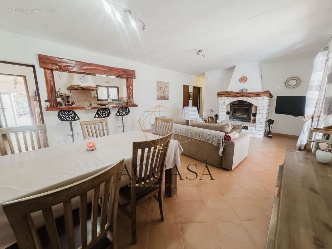 Propriété avec dépendance sur grand terrain constructible à 5 min de la plage de Bonifacio - photo 9