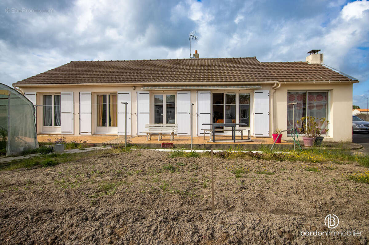 Maison à SAINT-ETIENNE-DE-MER-MORTE