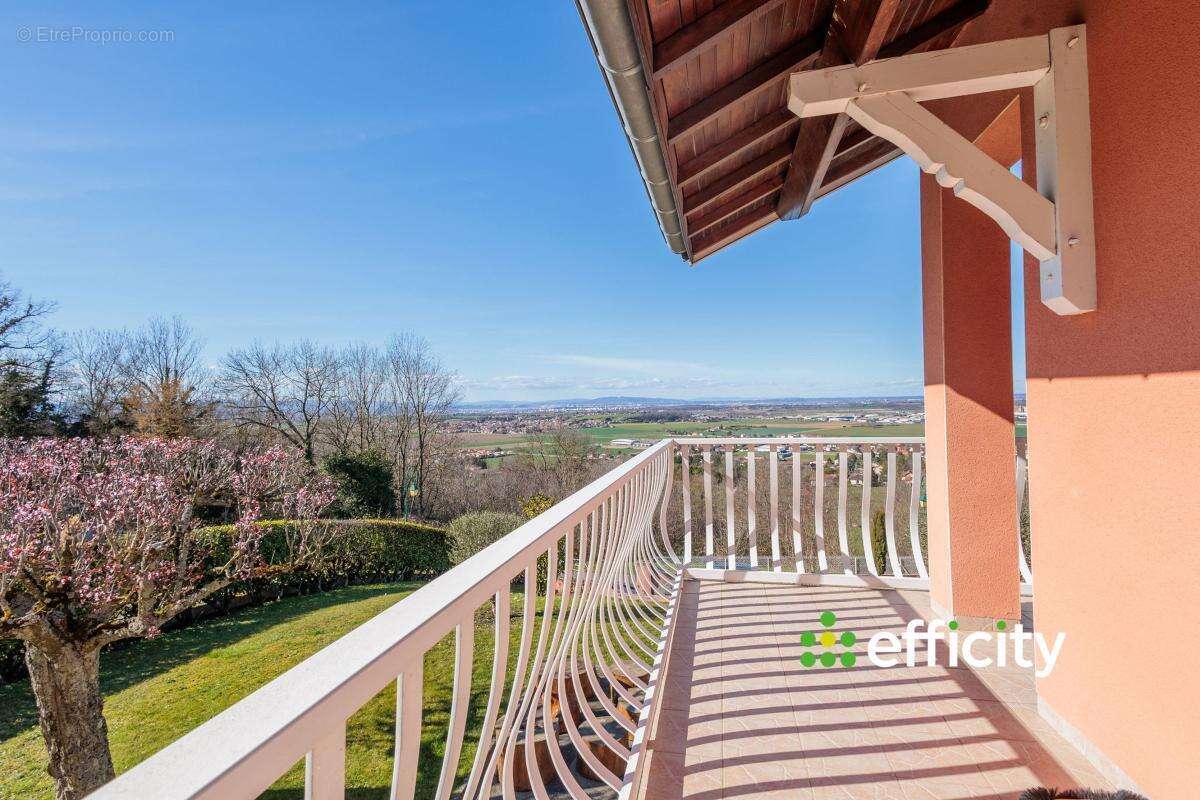 Maison à SAINT-PIERRE-DE-CHANDIEU