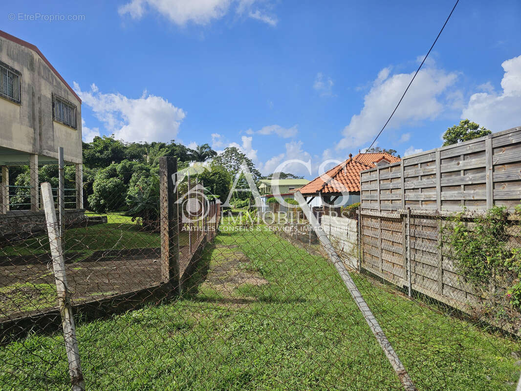 Terrain plat constructible de 1269 m2 à Redoute - FORT-DE-FRANCE - photo 3
