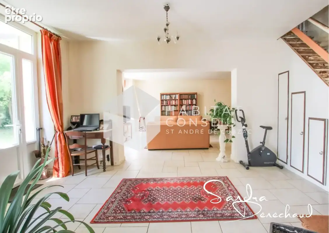 Maison 176 m² à Bourg  - photo 4