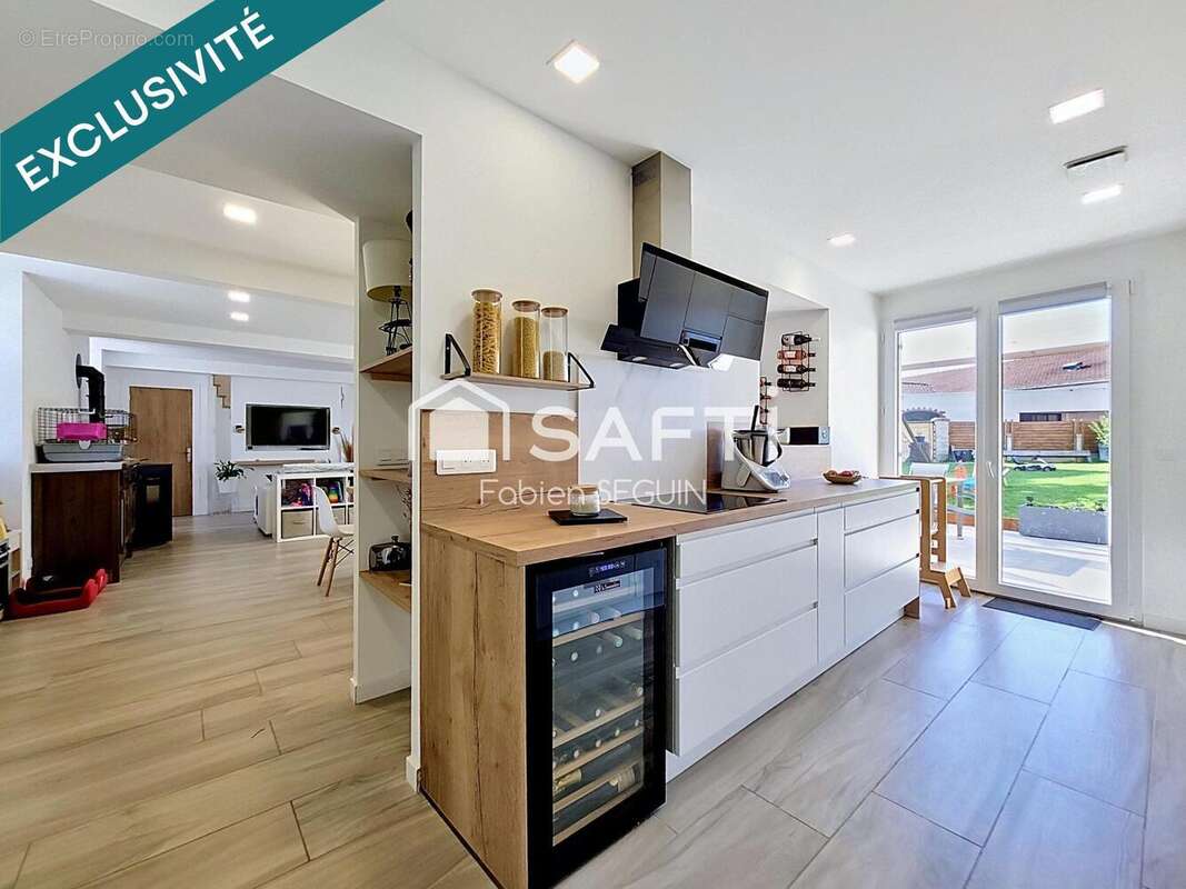 Maison 136 m² à Le Puiset-Dore  - photo 4
