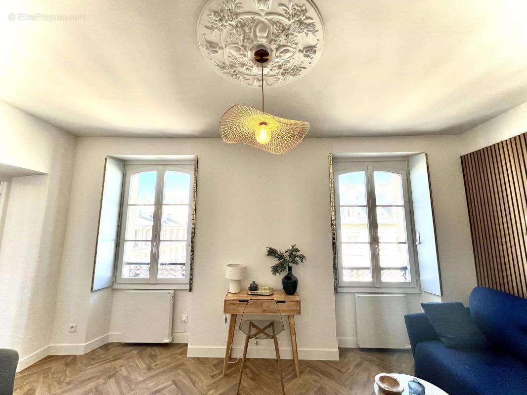 Versailles – Quartier Saint-Louis – Appartement 2 pièces renové - photo 3