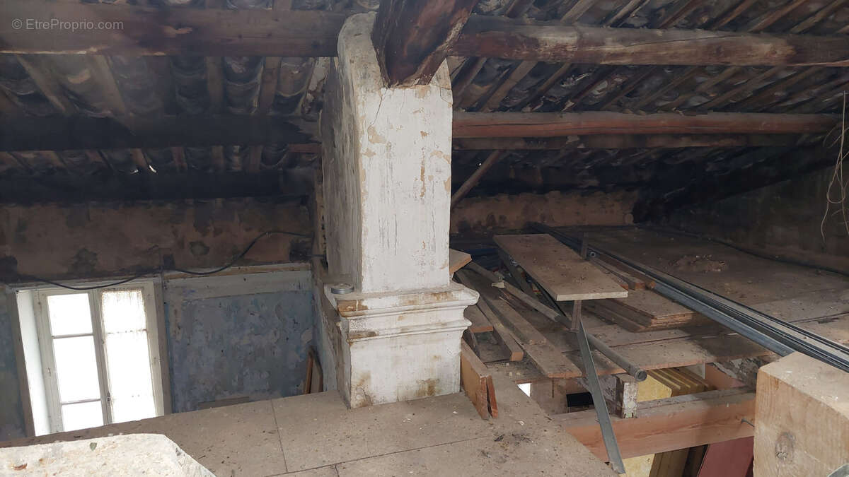 Appartement à BAGNOLS-SUR-CEZE