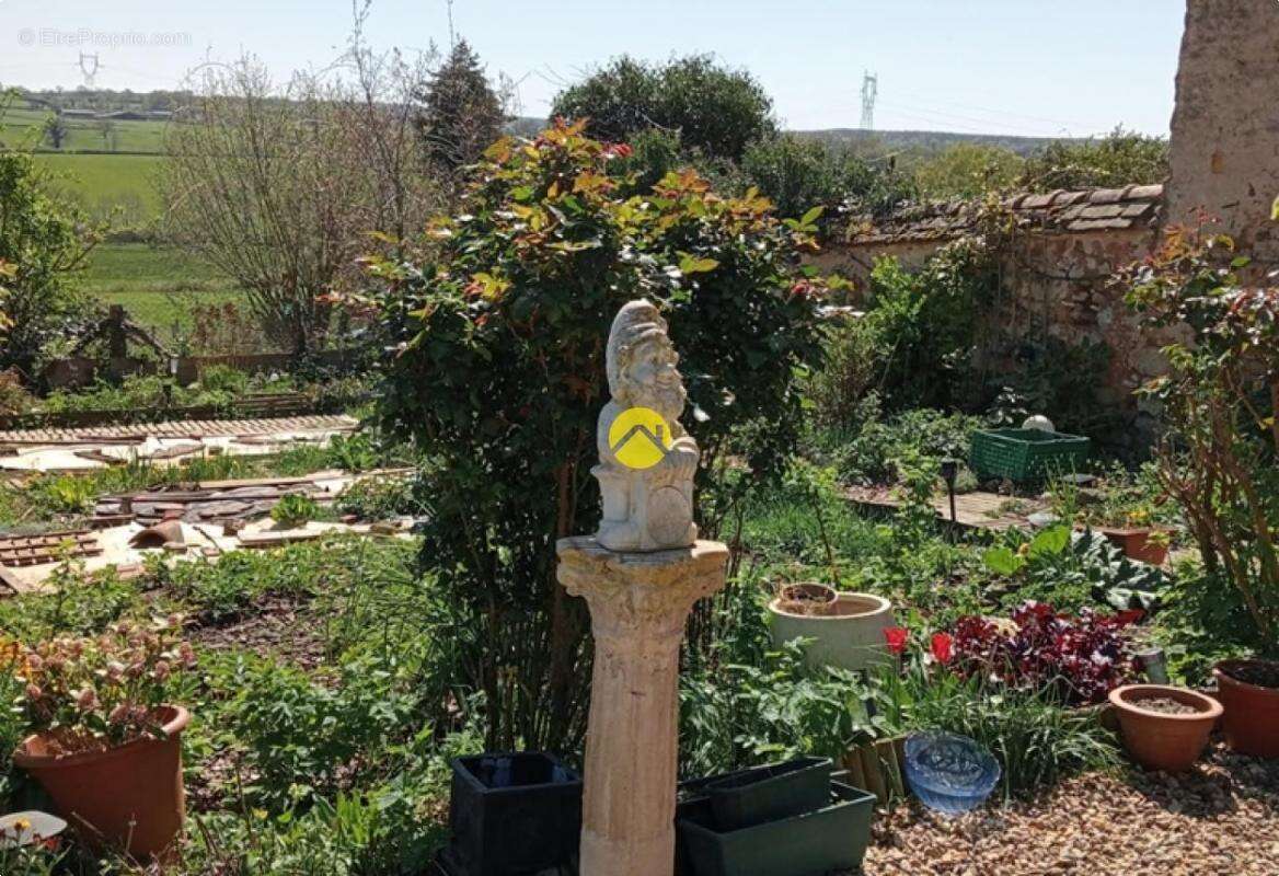 Maison à LURCY-LEVIS