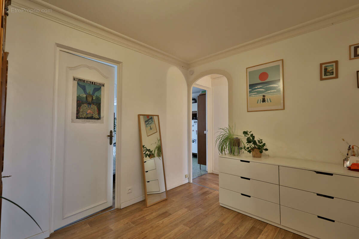 Appartement T3 - 72,42m2 habitables - Balcon - Cave - photo 9