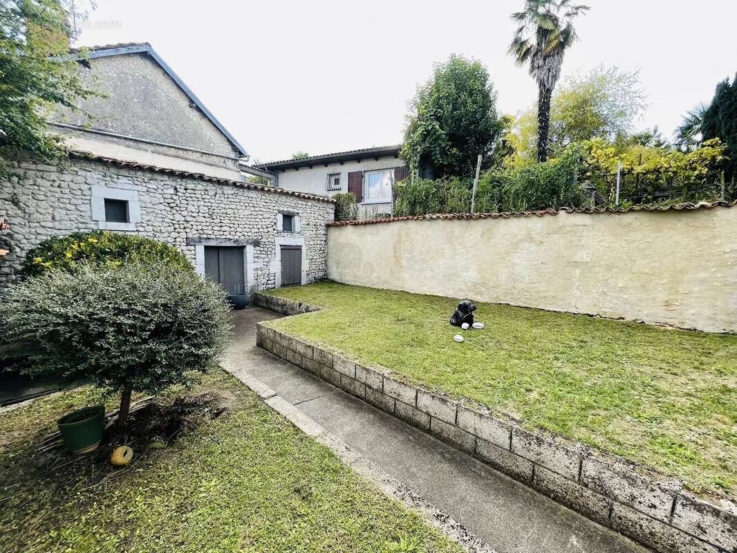 Immeuble de ville avec local commercial - photo 15