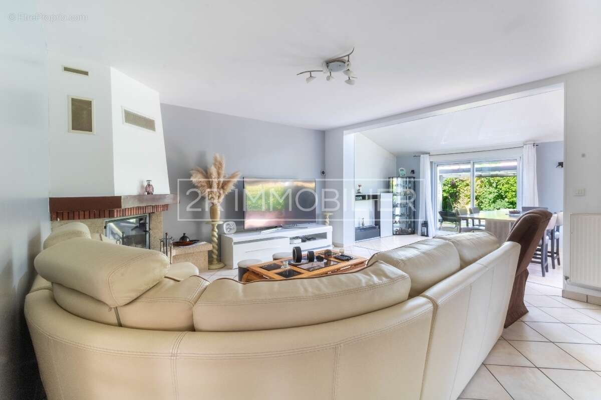 Maison à MAGNY-LE-HONGRE