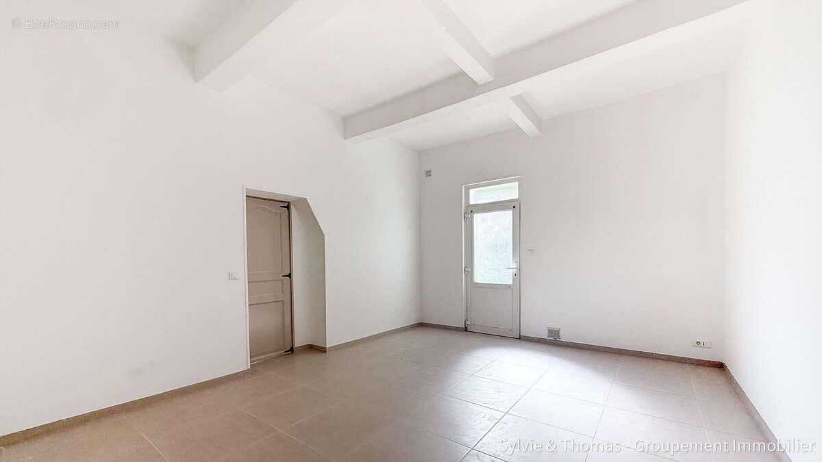 Appartement à CAMARET-SUR-AIGUES