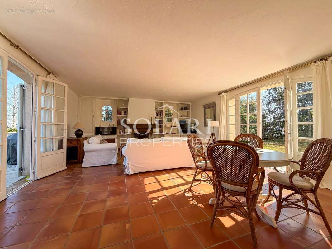 Maison à MANDELIEU-LA-NAPOULE