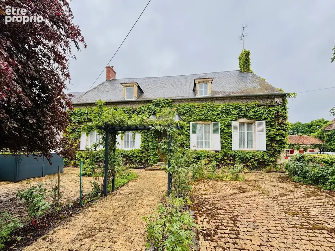 Maison à vendre 10 pièces LA GUERCHE SUR L'AUBOIS (18) - photo 2