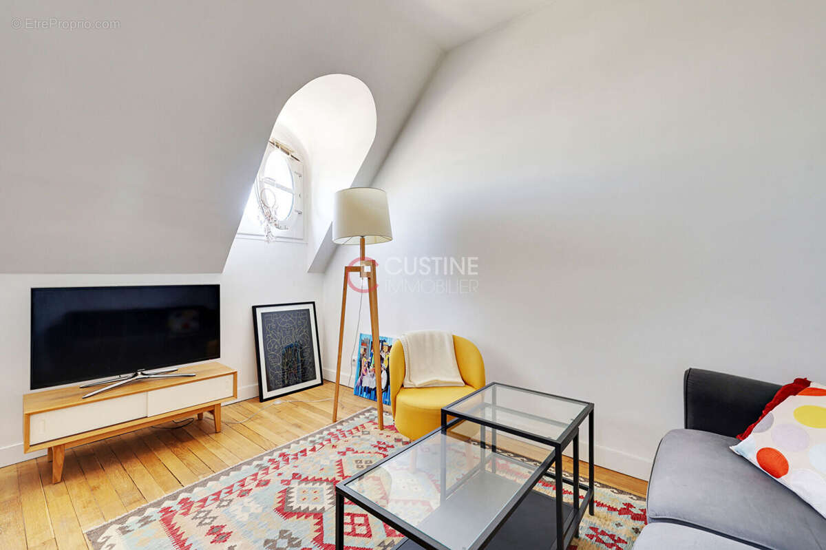 Plaine monceau  -dernier etage - excellent etat - photo 5