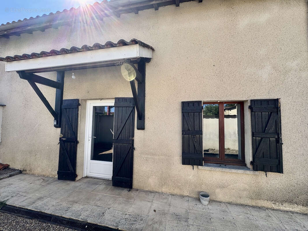 VILLENEUVE SUR LOT, Maison de plain pied avec 2 chambres et jardin proche des commerces. - photo 12