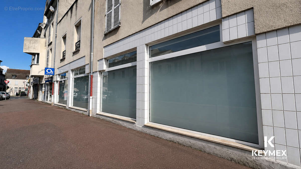 Commerce à BEAUMONT-SUR-OISE