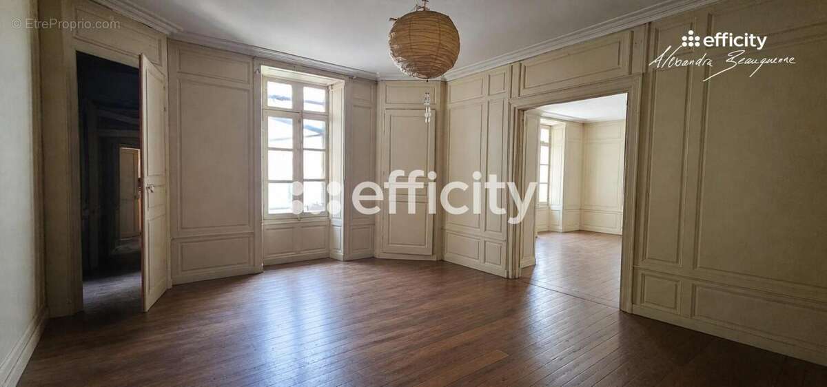 Appartement 400 m² à Niort  - photo 18