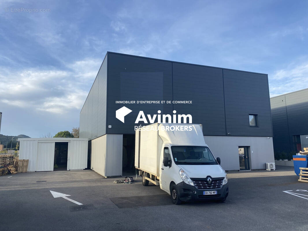 Commerce à LE CANNET-DES-MAURES