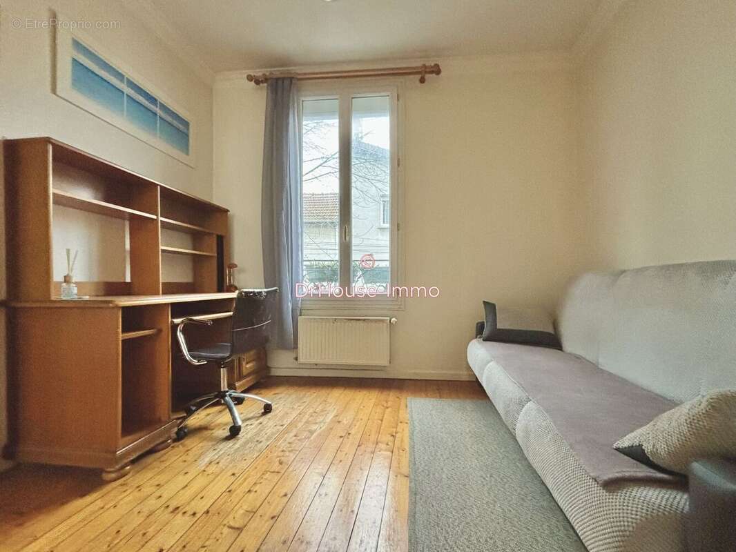 Appartement à LES LILAS