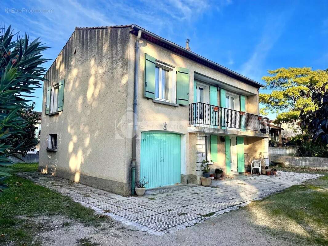 Maison à FONTVIEILLE