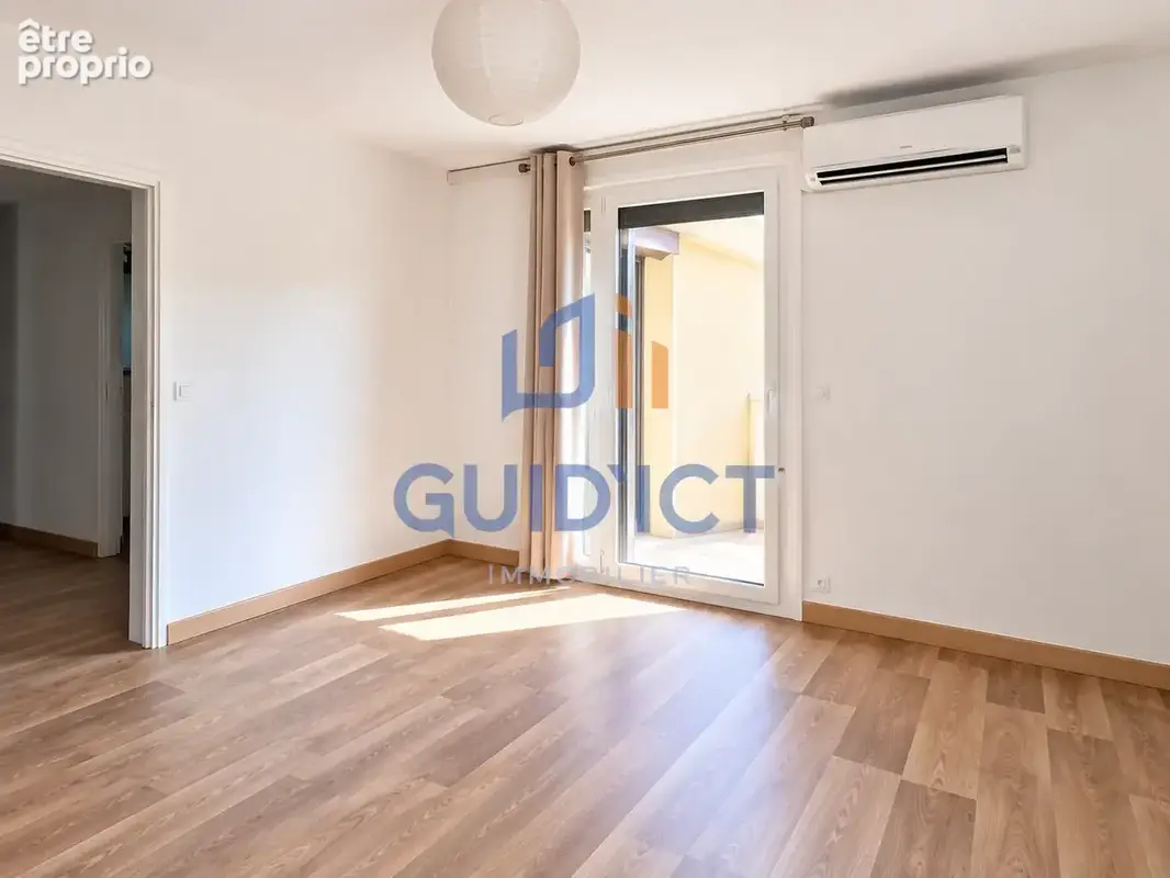 ONET-LE-CHÂTEAU — T4 rénové de 93,97 m2, DPE B, deux balcons et stationnement sécurisé - photo 5