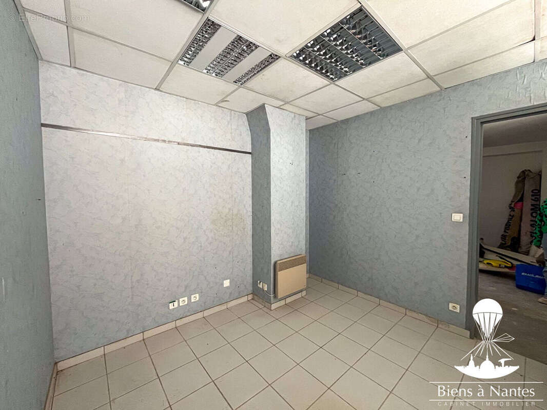A vendre sevremoine local vitrine commerciale- appartement - hangar  - loft - photo 16