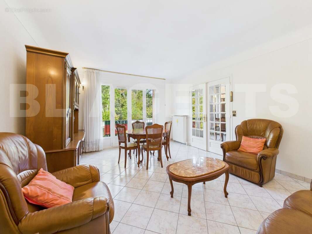 CAM04006G0-PR0040-STILL003 - Maison à SUCY-EN-BRIE