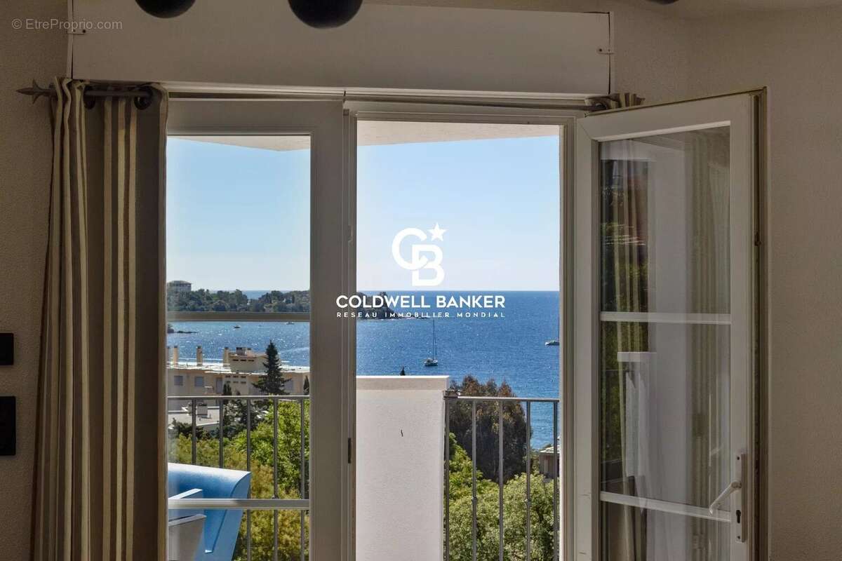 Située dans un domaine privé et sécurisé d’Agay à Saint-Raphaël, opportunité d’investissement rare sur la Côte d’Azur, alliant e - photo 24