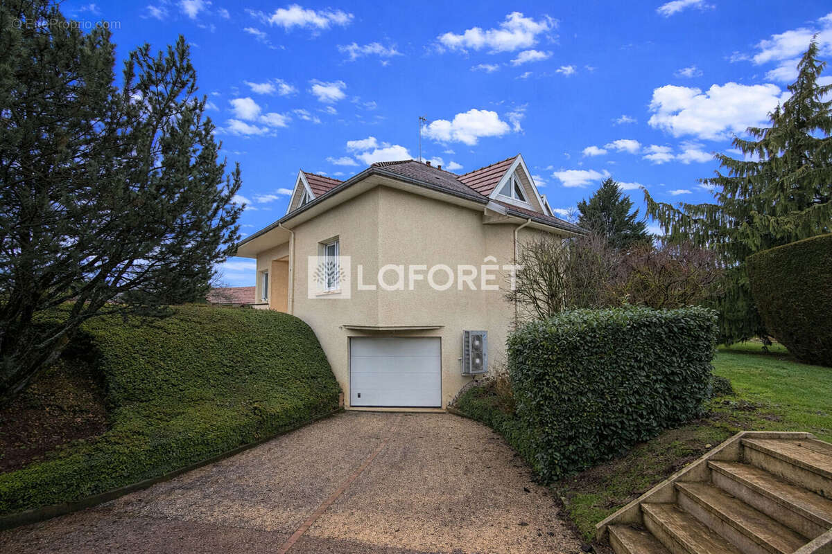 Maison à SAINTE-MENEHOULD